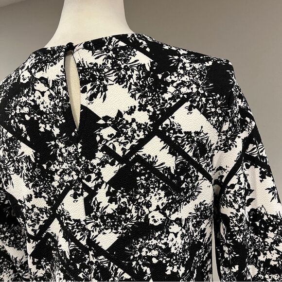 Scoop neck long sleeve floral knee length dress - Picture 8 of 13